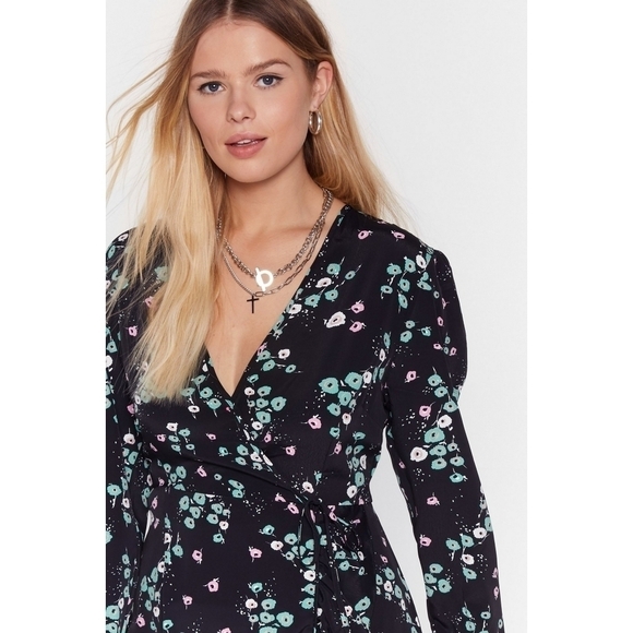 🆕 Nasty Gal Bud of Been There Plus Floral Dress - Picture 7 of 11